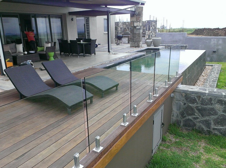 glass fence hardware base plate spigot