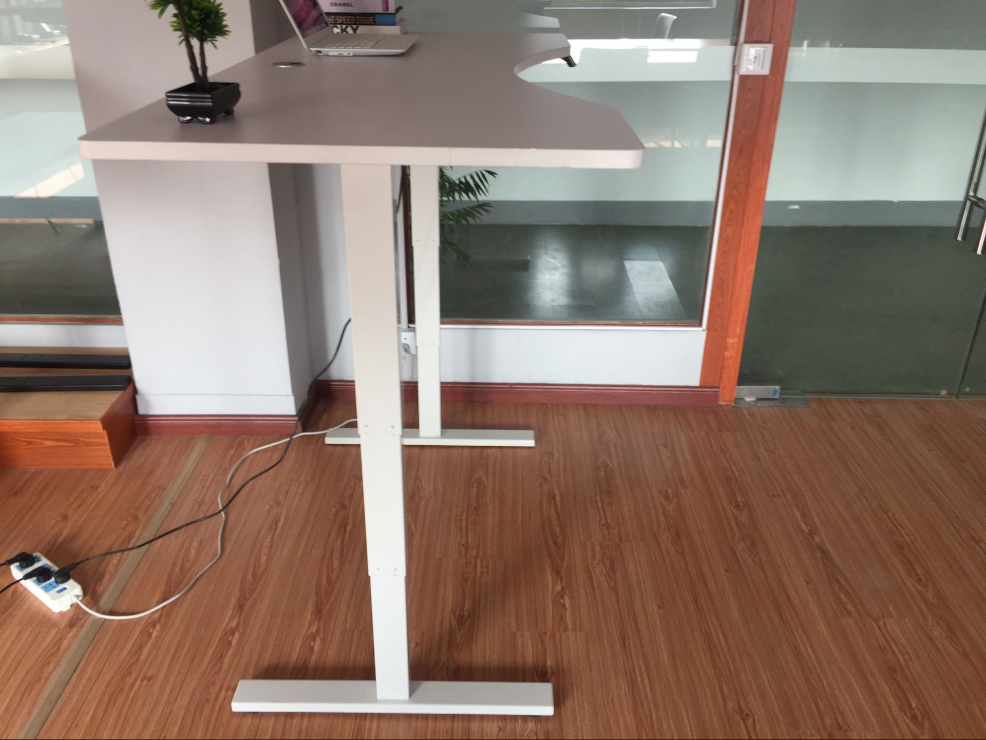 jambes en acier métal bureau table bureau motorisé électrique réglable en hauteur coin bureaux
