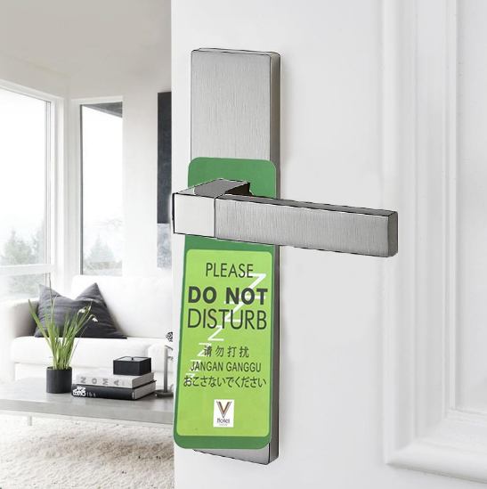 Chuangjiajiaは高品質のPVCドアハンガータグをカスタマイズした卸売印刷