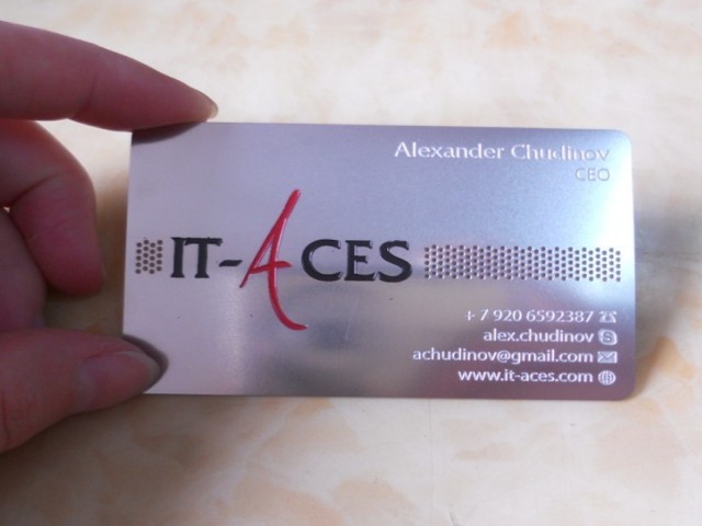 Biglietti da visita in metallo acidati di fustellatura