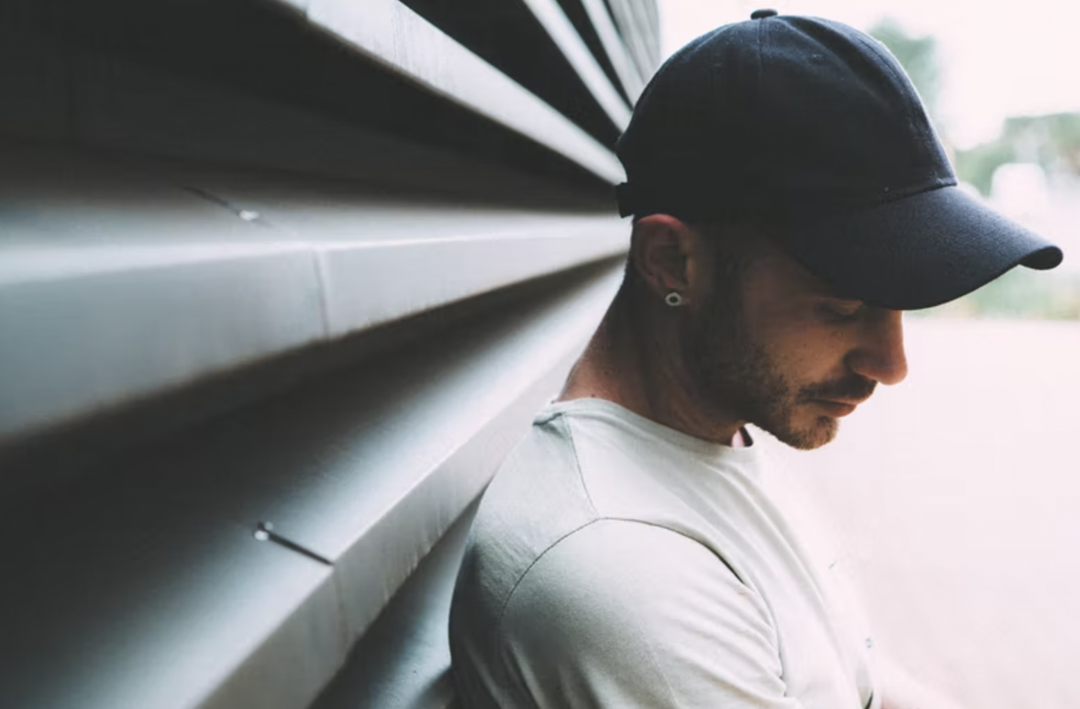 图片包含 人, 户外, 男人, 球拍描述已自动生成