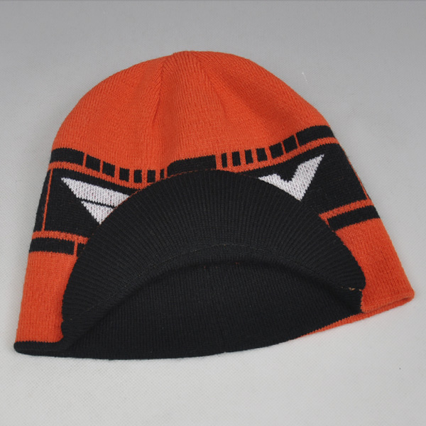 Reversible short brim beanie