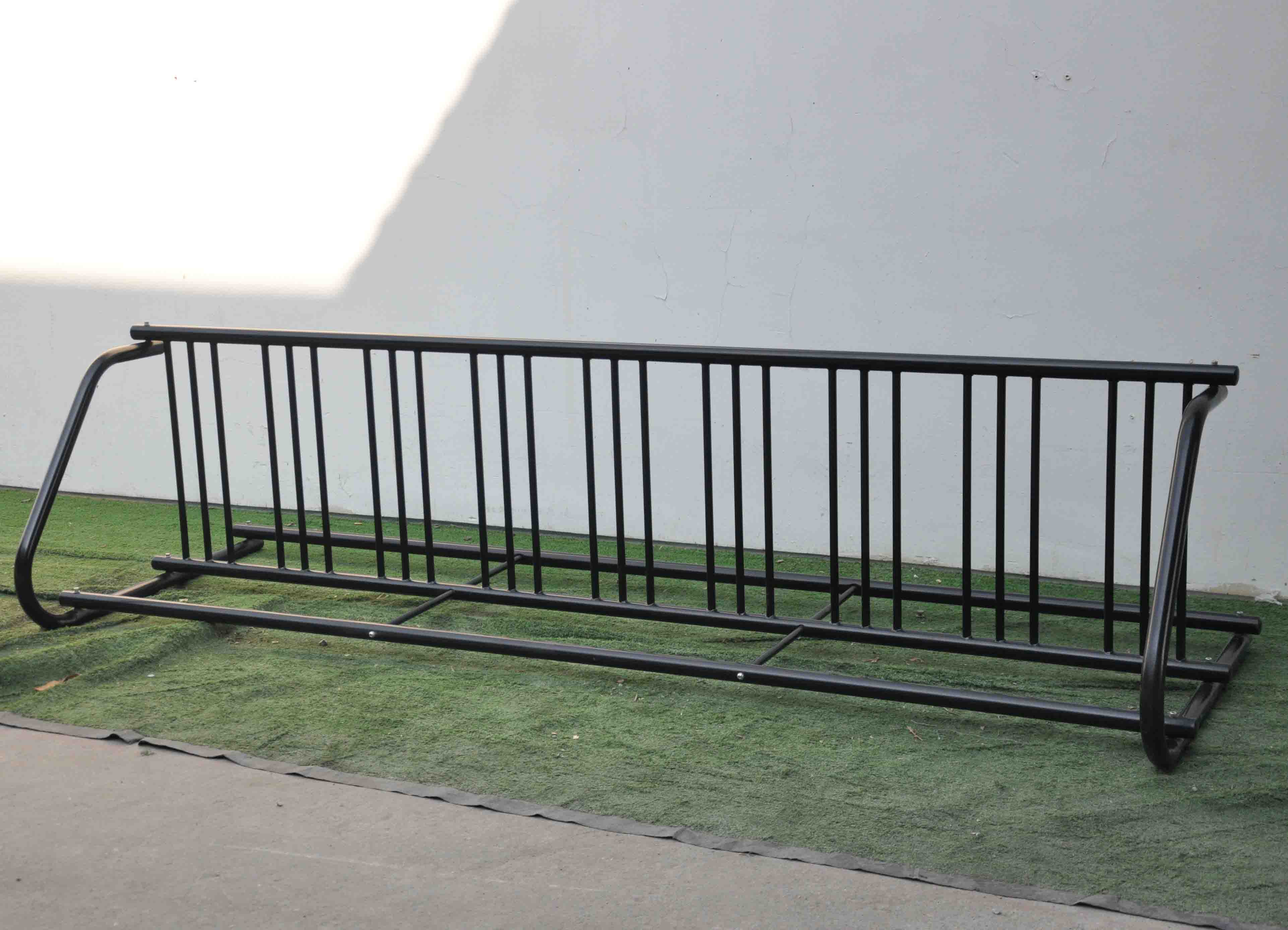 中国 黑色黑色多容量栅栏网格金属自行车停车架支架 制造商