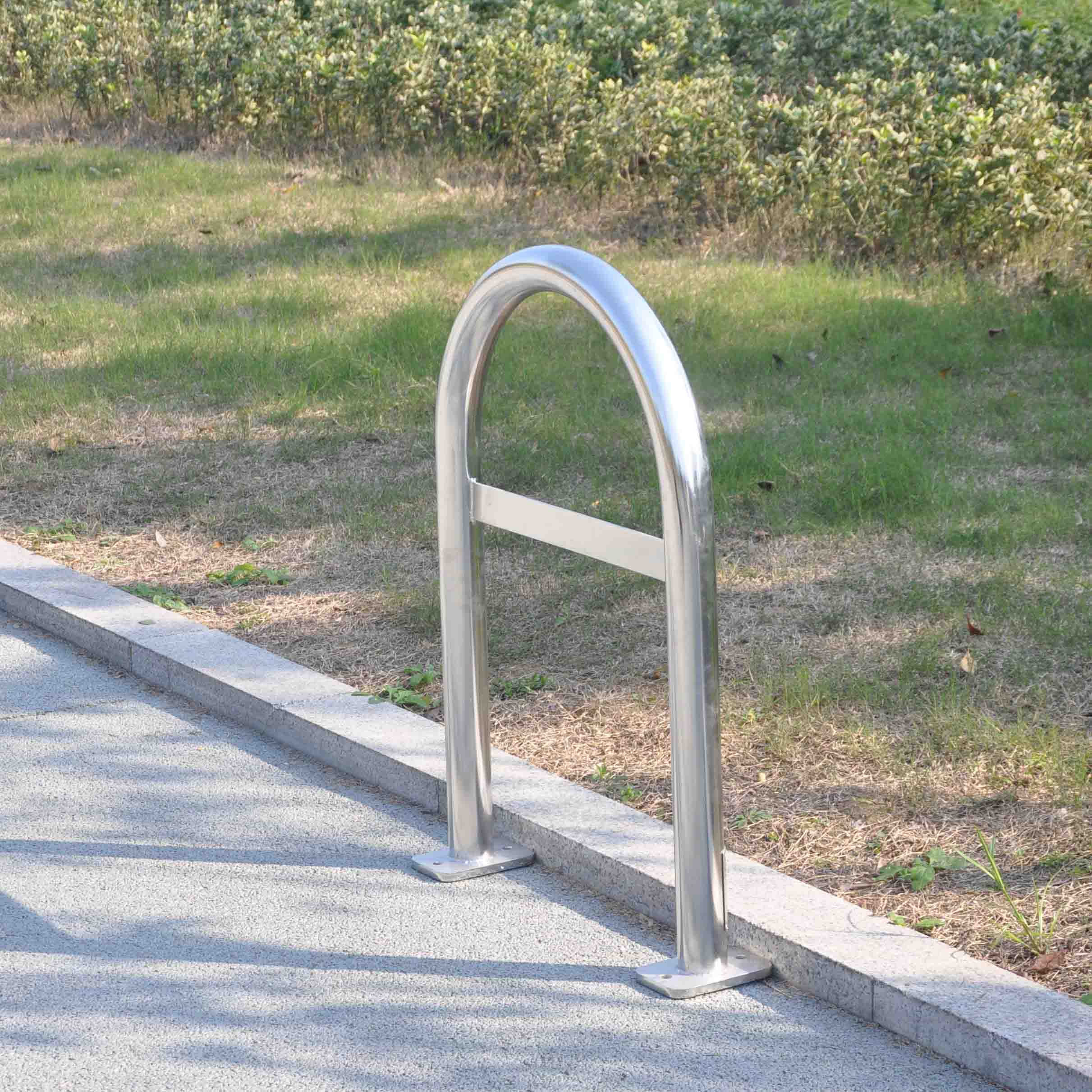2023 Cerchio singolo In piedi Portabici da esterno in acciaio inossidabile a U rovesciato