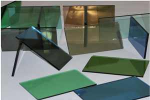 Die Farbe der reflektierenden Glas und seine Vorteile