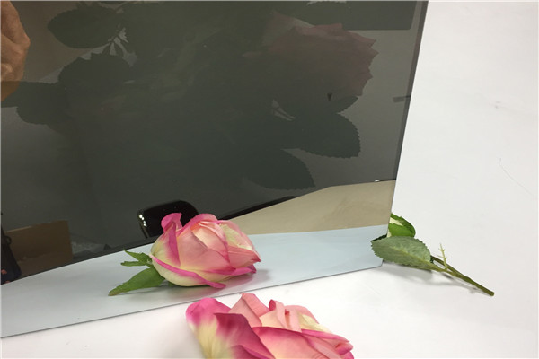 Comment fonctionne un miroir à double sens?