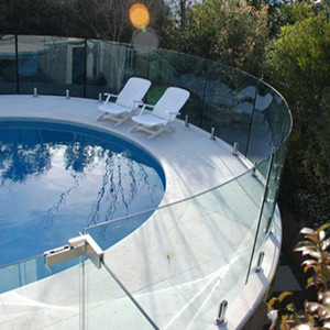 Balustrade en verre trempé transparent de 10 mm, fabricant de garde-corps en verre courbé de 10 mm