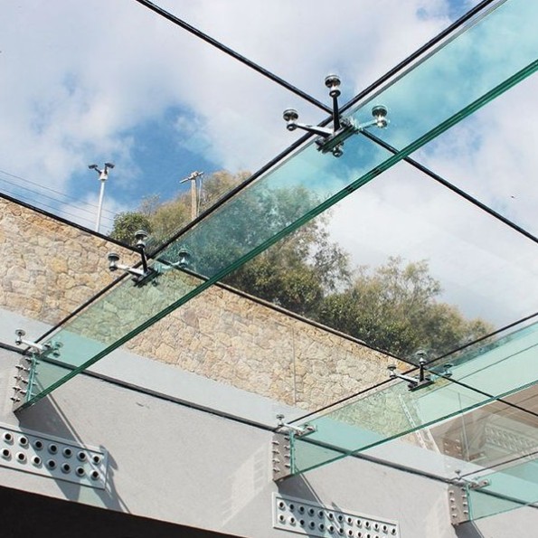 China fábrica 15mm thk templado aleta de cristal monolítica 5/8 '' pared de aletas de vidrio estructural