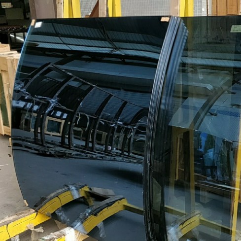 Chine usine en gros coloré sécurité réfléchissante trempé stratifié verre courbé prix