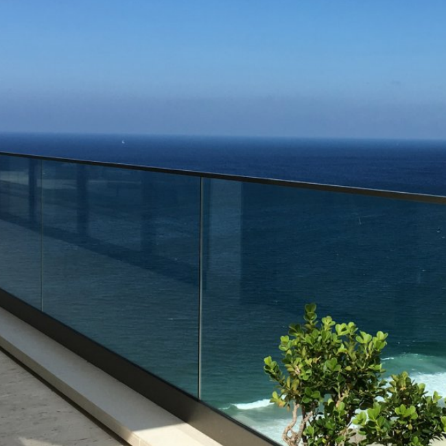 China splendid quality VSG 13.14mm 13.52mm 6+6mm ultra clear low iron tempered glass balcony railing balustrade glass suppliers