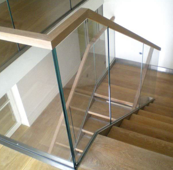 Ventes de verre feuilleté trempé de qualité CE de 8,76 fournies par l'usine pour les conceptions de balustrades de balcon