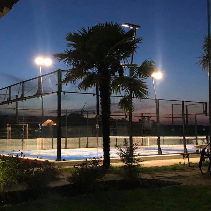 Factory wholesale padel tennis court prices, indoor & outdoor CE standard padel courts, full set complete 10mm 12mm clear tempered glass padel court; hot sale portable panoramic padel court in China