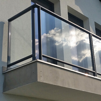 Solution complète de balustrade de garde-corps en verre à cadre en aluminium, balcon en verre, fabricant de main courante en aluminium