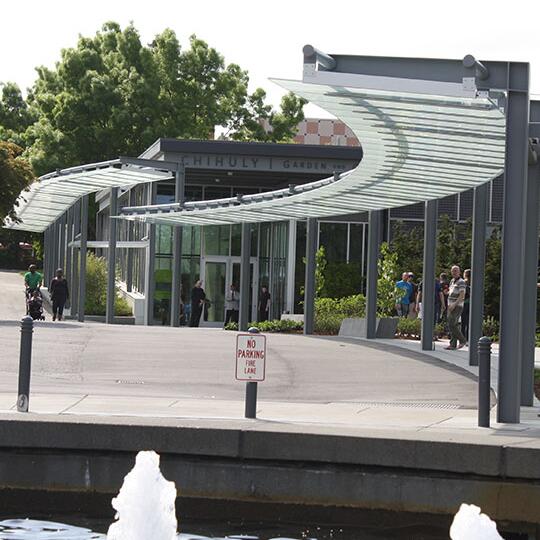 Tukkuhintojen 12mm litteä kaareva turvallisuuden karkaistu lasi markiisit katos valmistaja Kiinassa