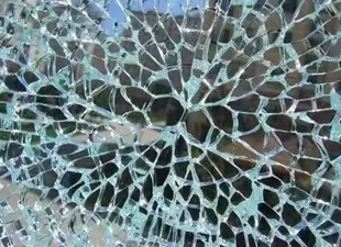 Paano makikilala kung ang tempered glass ay pagsabog sa sarili?