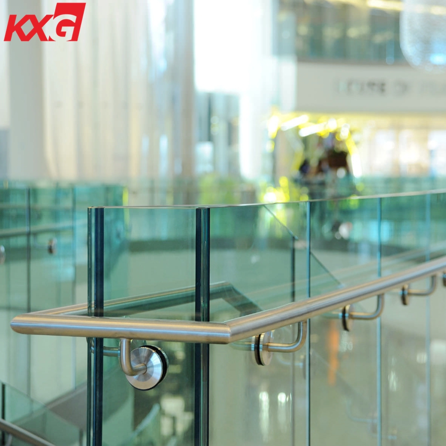 Ang pabrika ng pabrika ng pabrika ng Tsina ay gumagawa ng 13.52 mm toughened laminated glass balustrade, 664 na may tempered na laminated glass handrails