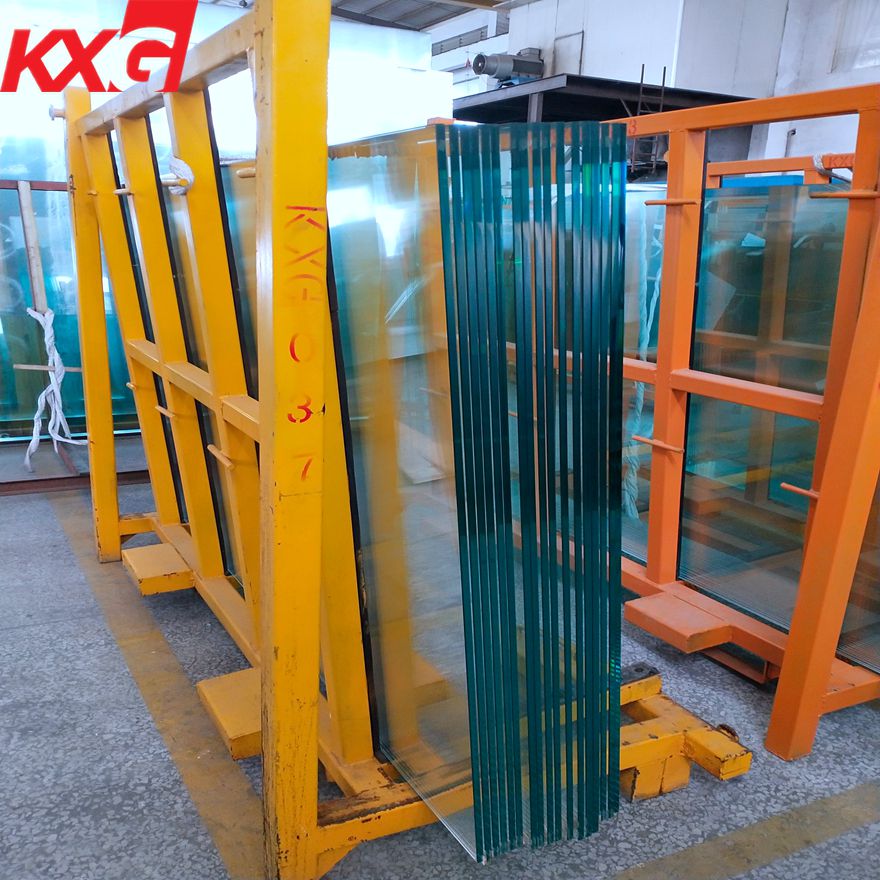 Good quality 12mm clear toughened tempered heat soaked glass, China professional heat soaked glass factory