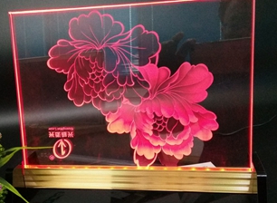 Kính trang trí bằng tia laser