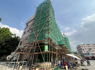 Bức tường rèm kính phản chiếu