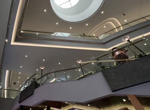 Mua sắm tại trung tâm mua sắm