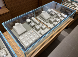 Showcase trang sức trong suốt cao