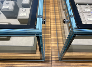 Exhibición de vidrio ultra transparente