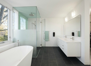 Vidrio en el baño de ducha estándar americano