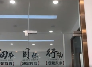 জনপ্রিয় কাচের দরজা