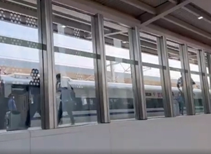 รั้วกระจกนิรภัย