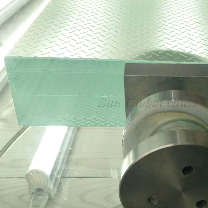 anti-slip sandwich glass, polylaminate PVB laminated glass, toughened laminated glass, anti slip glass floor, sandwich glass floor, anti-slip laminated glass for staircase