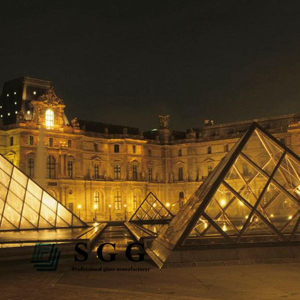 Gli edifici di vetro famoso sul mondo