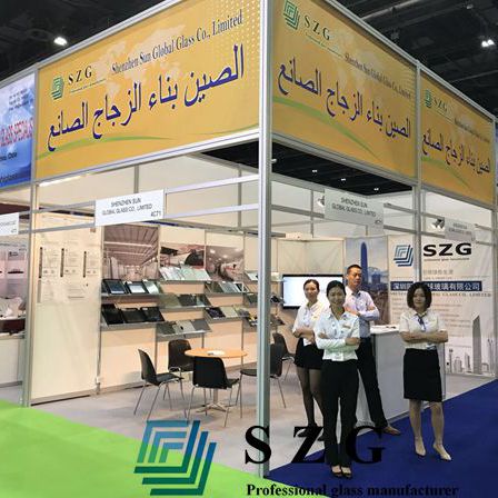 Il primo giorno di vetro del Golfo nel 2017 a Dubai International Convention and Exhibition Centre Il primo giorno di vetro del Golfo nel 2017 a Dubai International Convention and Exhibition Centre