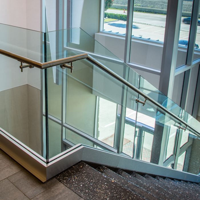 Balaustrada de vidro laminada moderada clara de 11.14mm, balaustrada de vidro laminada temperada clara de 5mm + de 5mm, balaustrada de 11.14mm ESG VSG