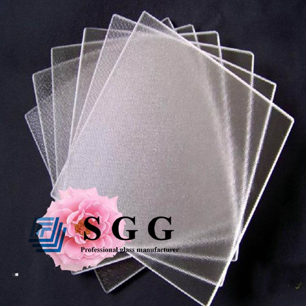 الزجاج الشمسي فائق الوضوح من عيار 4 ملم ، والزجاج الشمسي المنخفض الحديد غير المستور ، والزجاج من عيار 4 ملم ، وألواح الشمسية الخفيفة