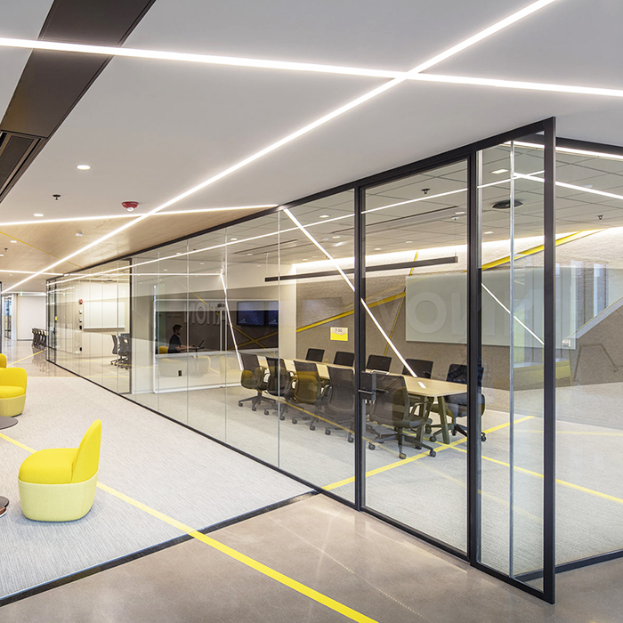 5 + 5mm laminowana ściana partycji szkła, aluminium U partycja biurowa Kanałowa, hartowany szklany szklany rozdzielacz