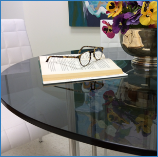 Läpinäkyvä harmaa karkaistu lasi pöytätasot, 8mm läpinäkyvä harmaa lasi taulukko yläosat toimittaja, läpinäkyvä lasi taulukko Topit valmistaja