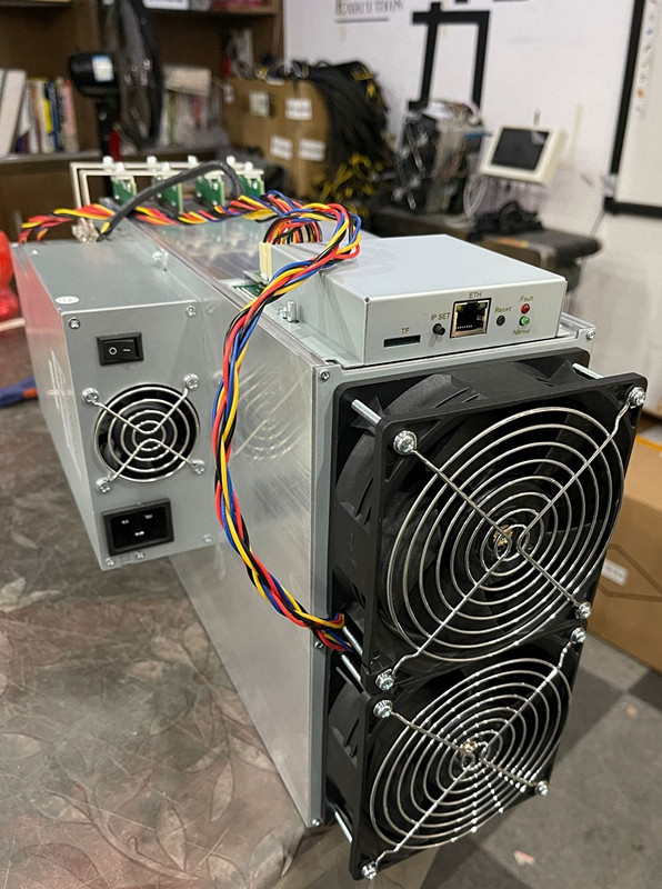 Serveur Innosilicon Miner A11 1500M Bitcoin Miner A11