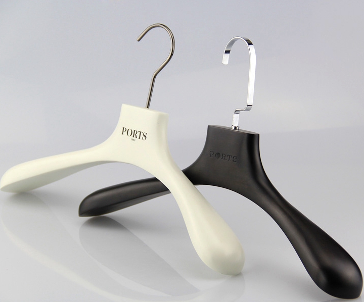 Les hommes haut de gamme vêtements usine de fournisseur de cintre Chine cintre en bois noir [WHG013]