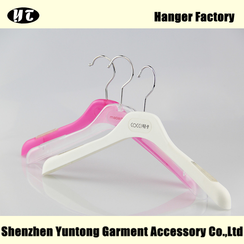 Uomini pratici plastica appendiabiti con tamponi in gomma