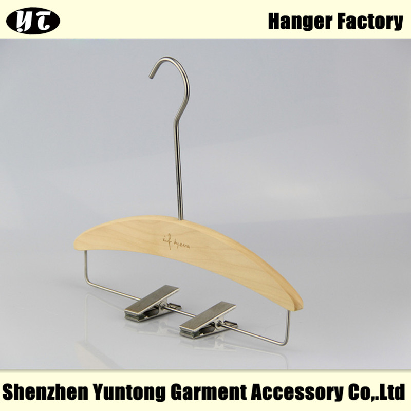 WBW-003 cintre en bois naturel avec pinces