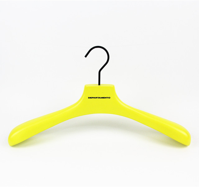 WSW-181 Chine fournisseur de suspension brillant jaune femmes cintres en bois gros cintres en bois