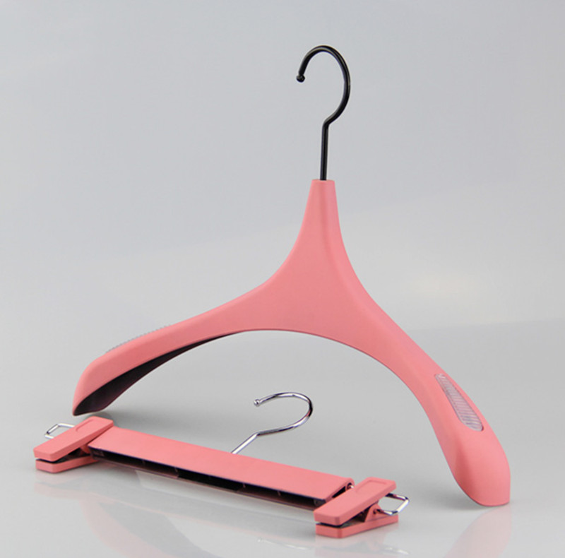 Cintre de tissu en plastique imitation grain de bois WTP-003 pour femmes
