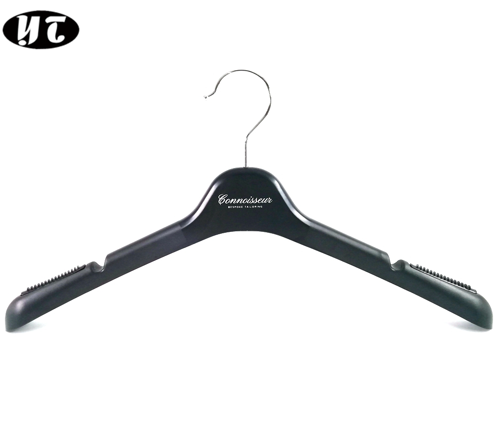 Оптовый поставщик вешалок Китая распространенный пластиковый вешалка для рубашки и пальто [PTW 23]