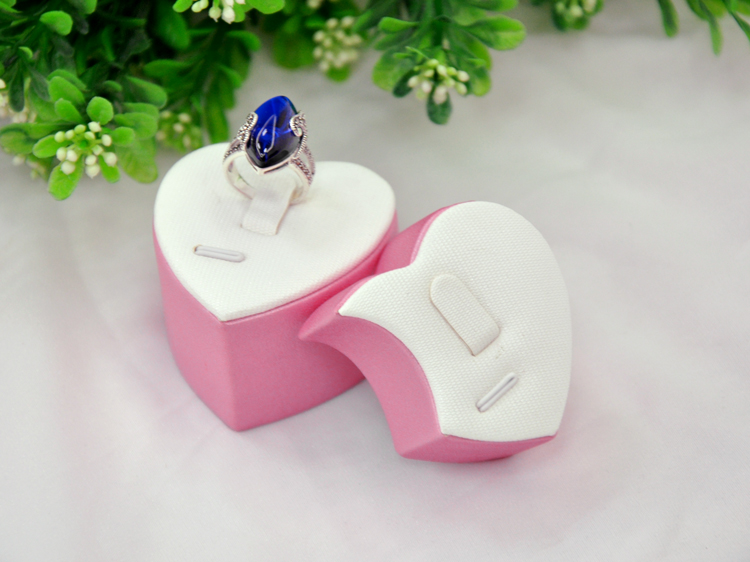 2015 newest white & pink leather finger ring display stand key ring display rack inside is wooden made in China