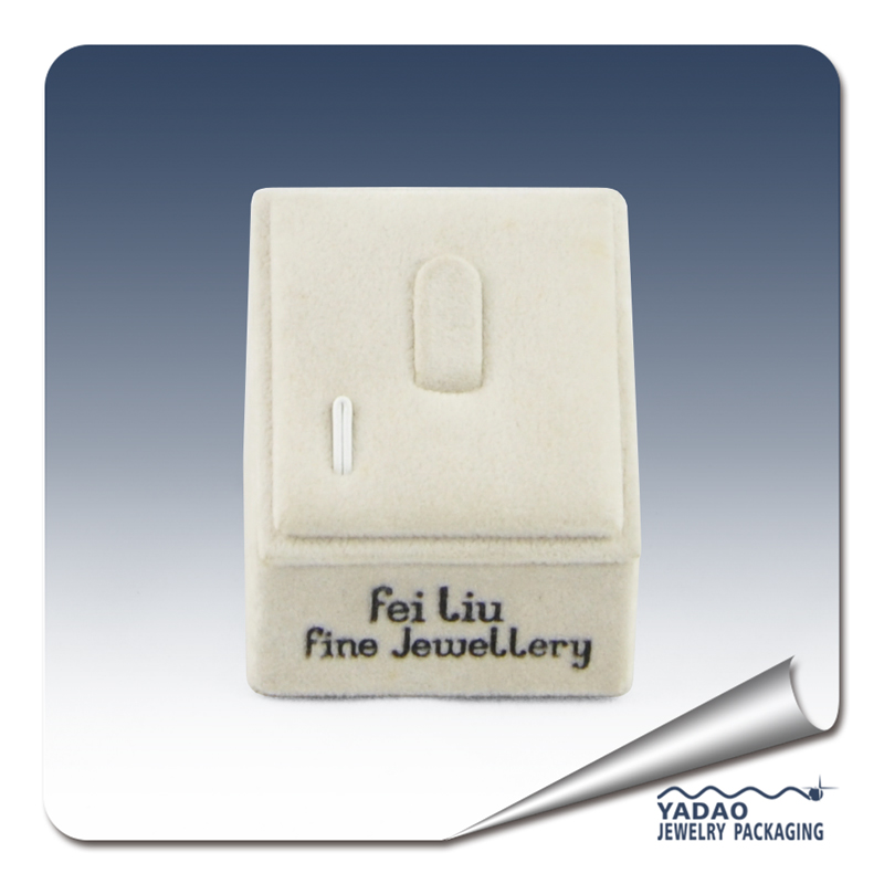 2017 fashionable pu leather cover jewelry display stand ring stand with free logo printing