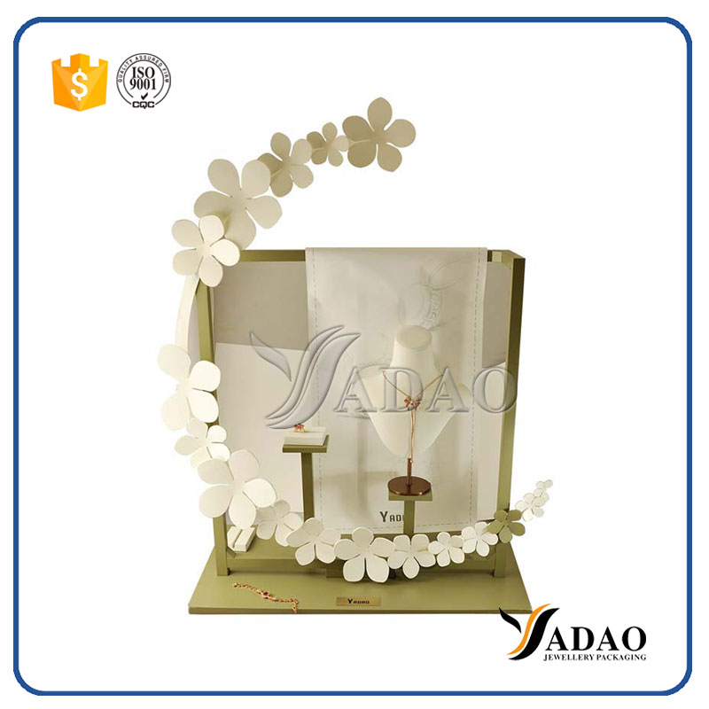 2017 unique jewelry display set with Independent design and creativity idea for jewelers