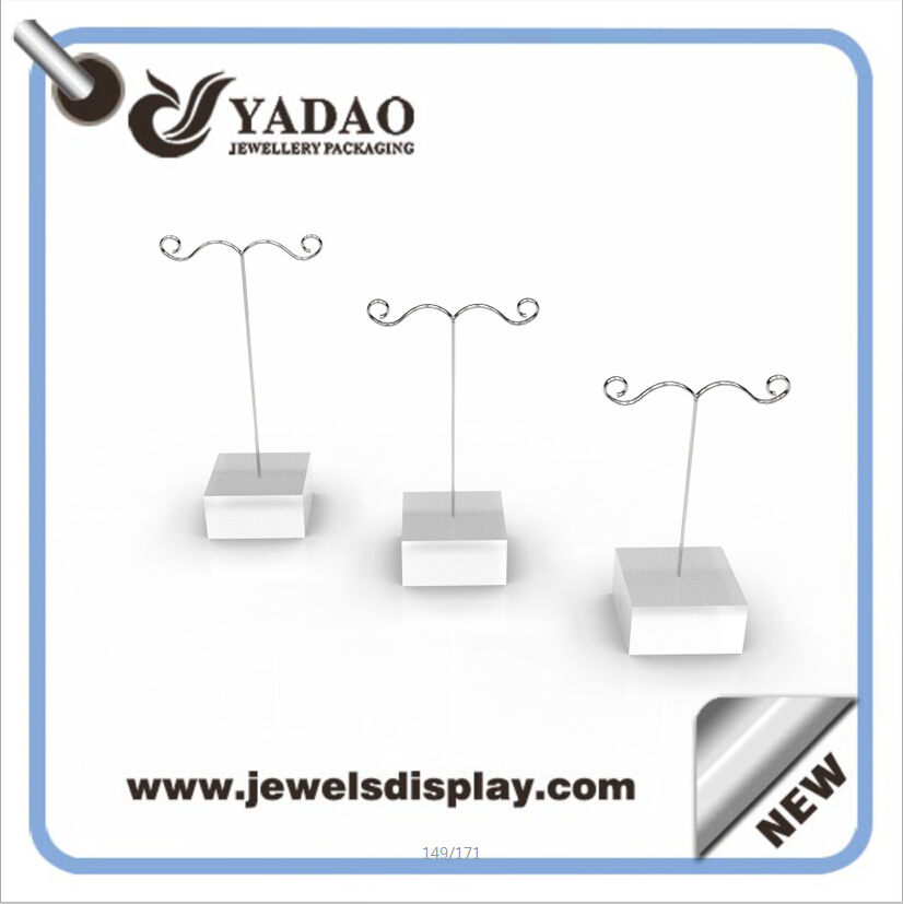 Acrylmalerei Ohrringhalter schwarz / weiß / klar Baumform Acrylohrring Halter