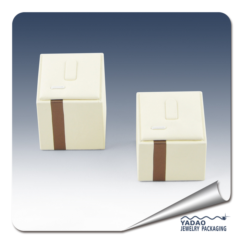 Beautiful pu leather jewelry ring stand for ring display made in China