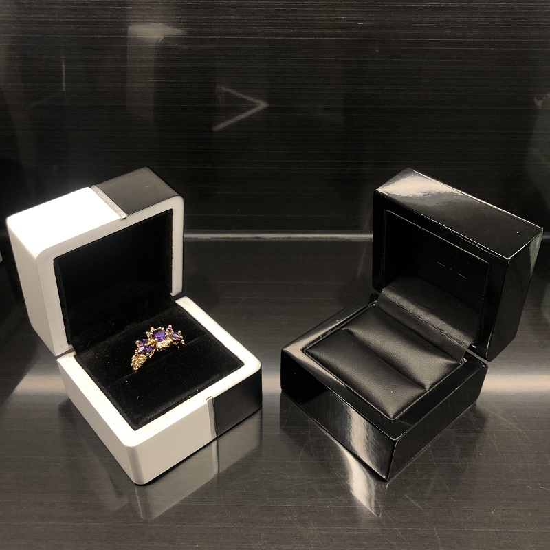 Black and white combination customized luxury glossy painting wooden ring packaging