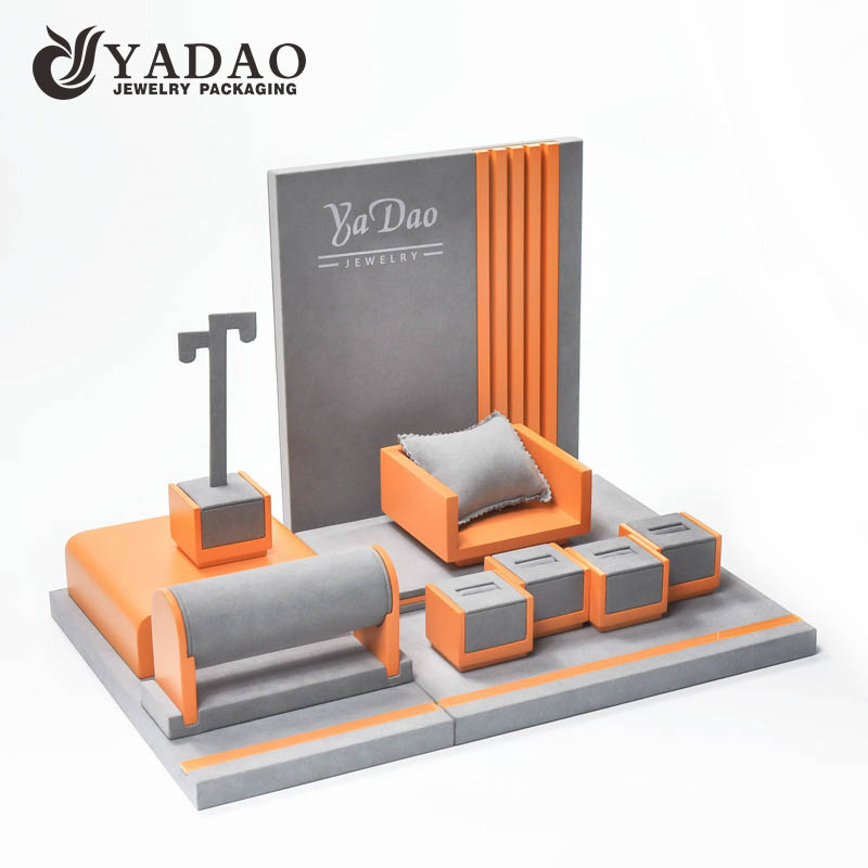 Brand New Design-Schmuck Vitrinen aus Holz und anderen für Schmuck-Shop und Showroom geeignet.